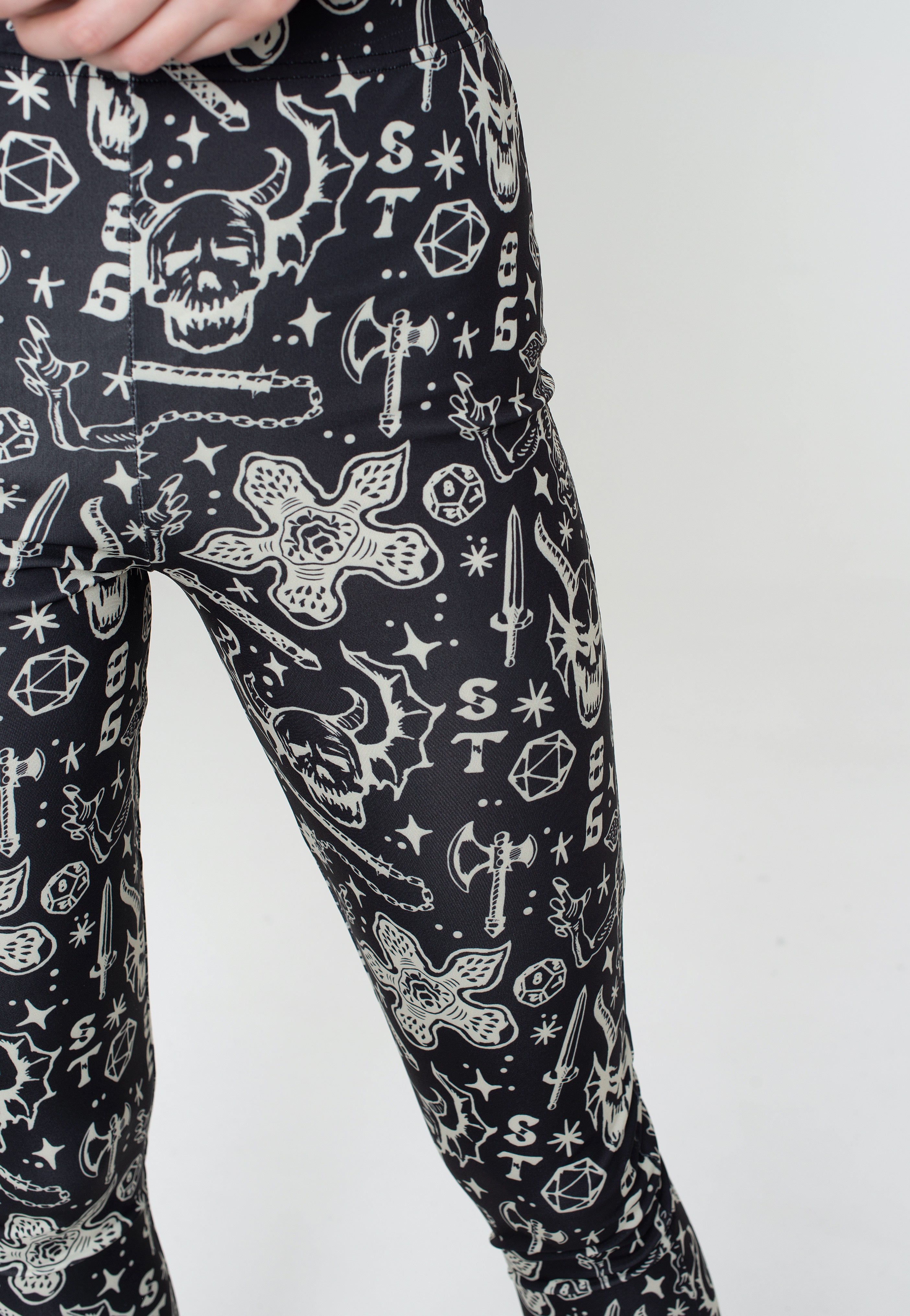 Stranger Things - Hellfire AOP Black - Leggings | Women-Image