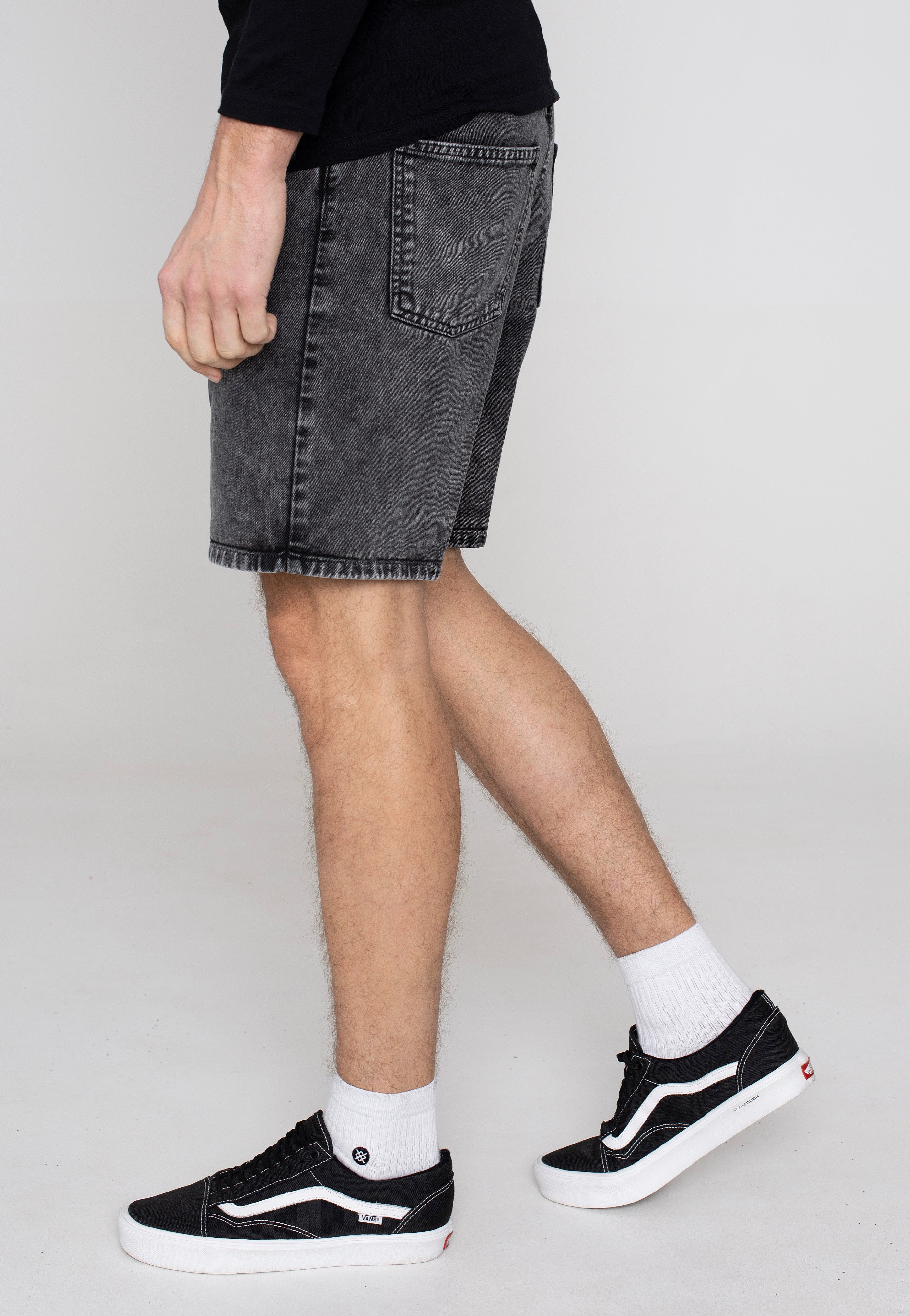 Carhartt WIP - Newel Worn Washed Black - Shorts | Men-Image