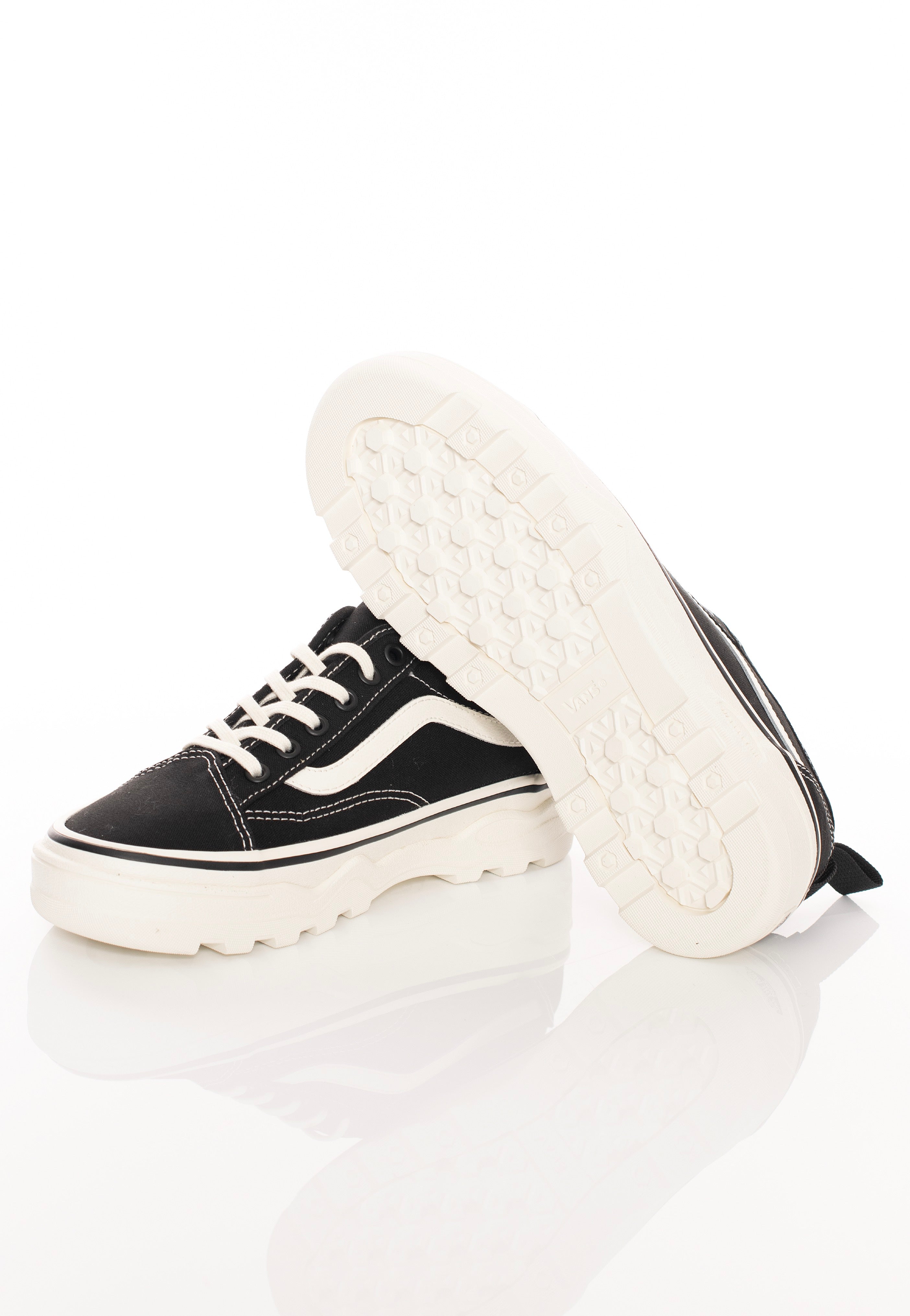 Vans - UA Sentry Old Skool WC (Canvas) Black/Marshmallow - Girl Shoes | Women-Image