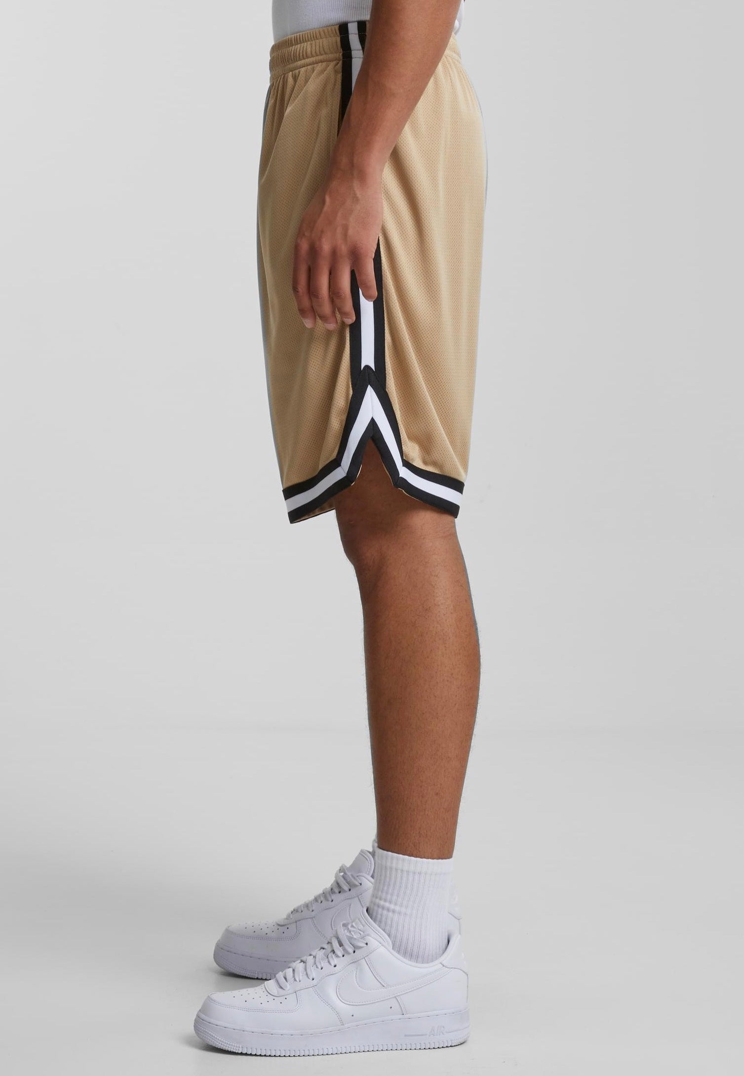 Urban Classics - Stripes Mesh Unionbeige/Black/White - Shorts | Men-Image