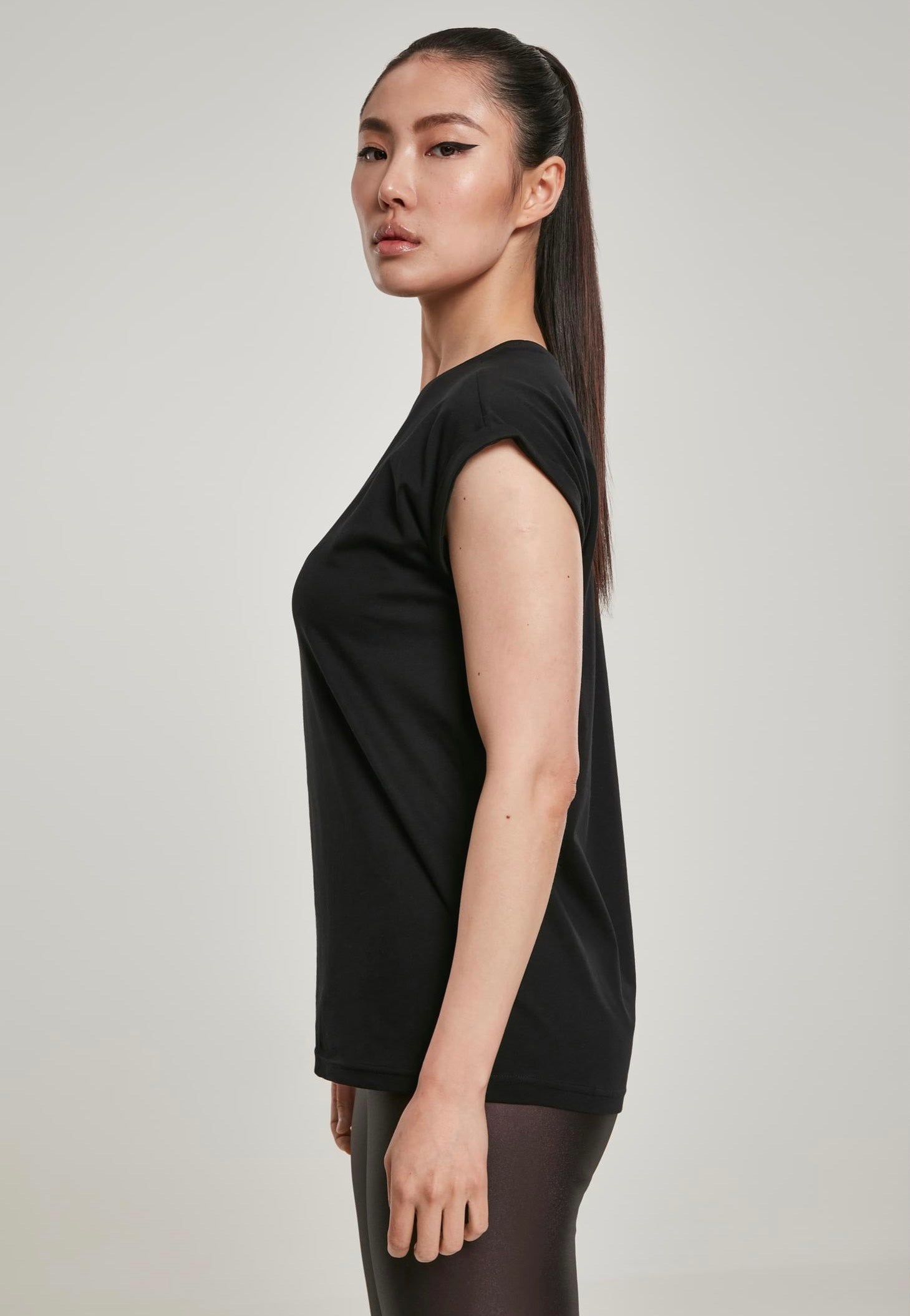 Urban Classics - Organic Extended Shoulder Black - Girly | Women-Image