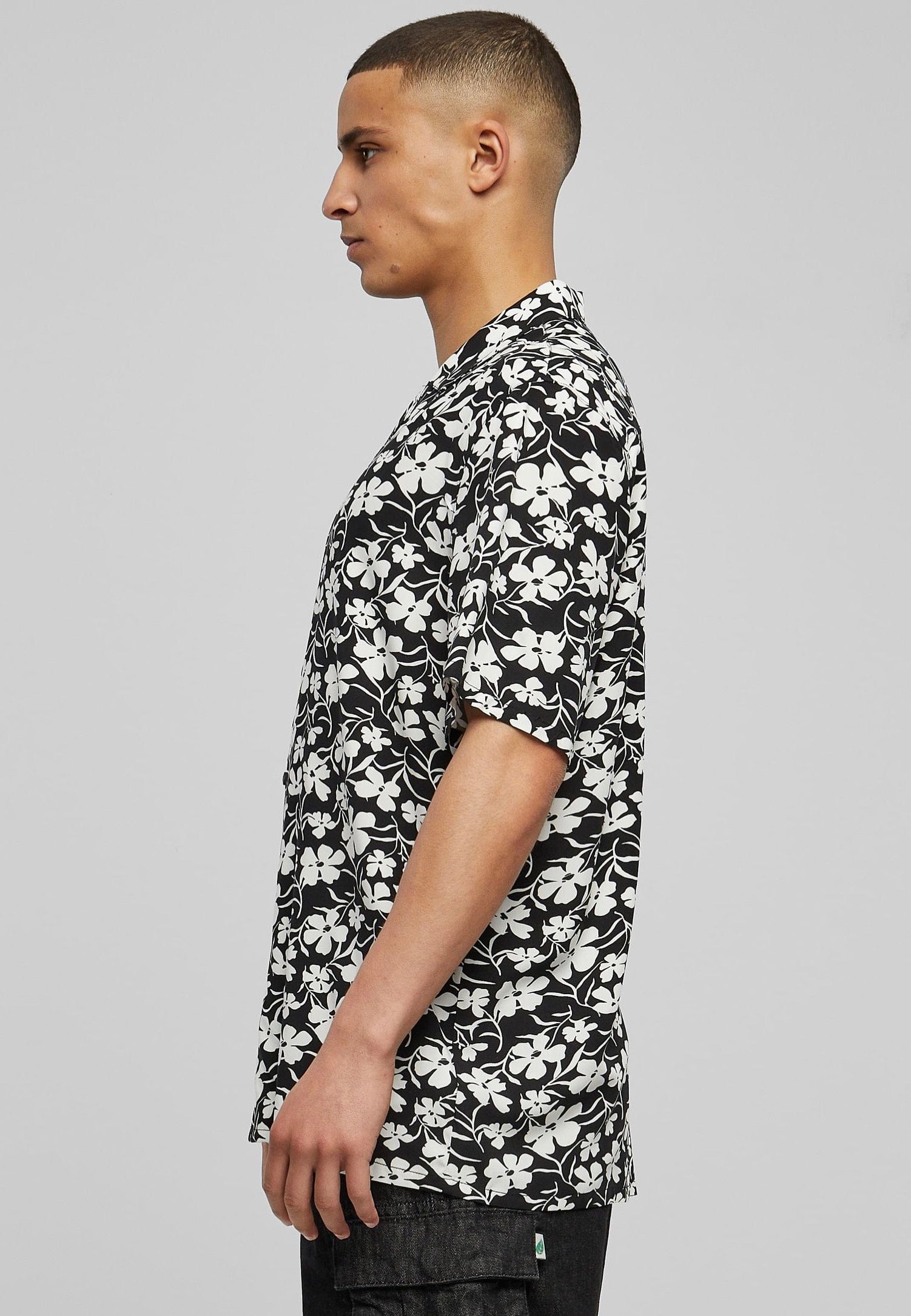 Urban Classics - Viscose AOP Resort Whiteflower - Shirt | Men-Image