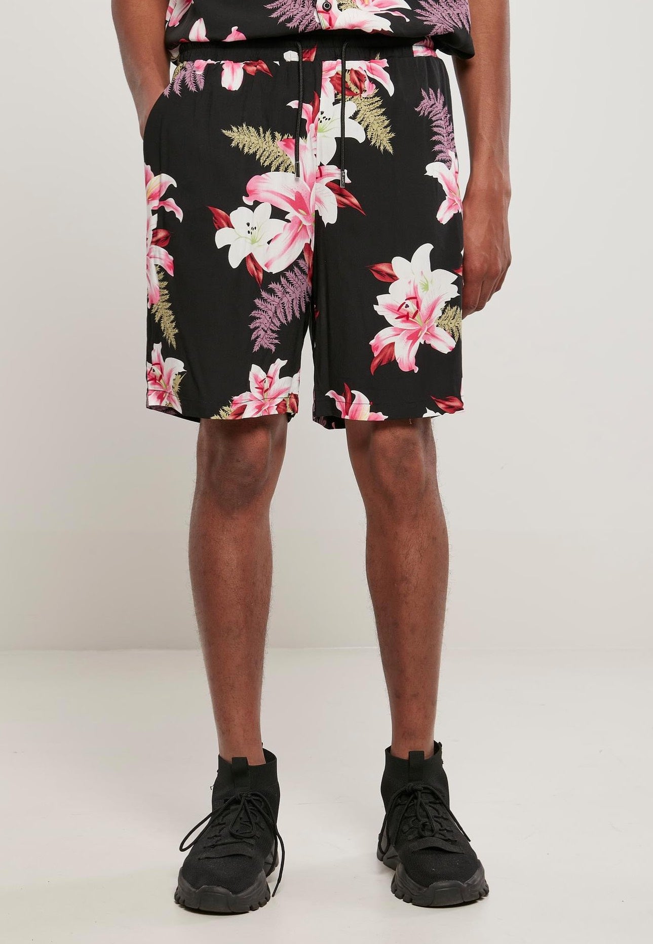 Urban Classics - Viscose AOP Resort Darkjungle - Shorts | Men-Image