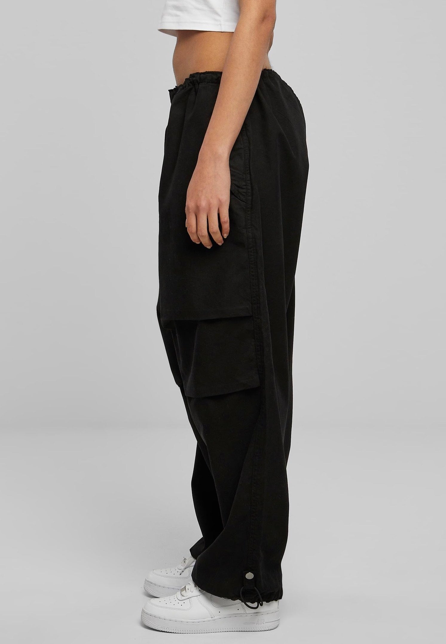 Urban Classics - Cotton Parachute Black - Pants | Women-Image