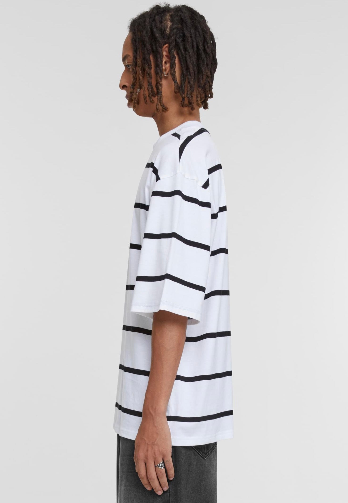 Urban Classics - Oversized Sleeve Modern Stripe White/Black - T-Shirt | Men-Image