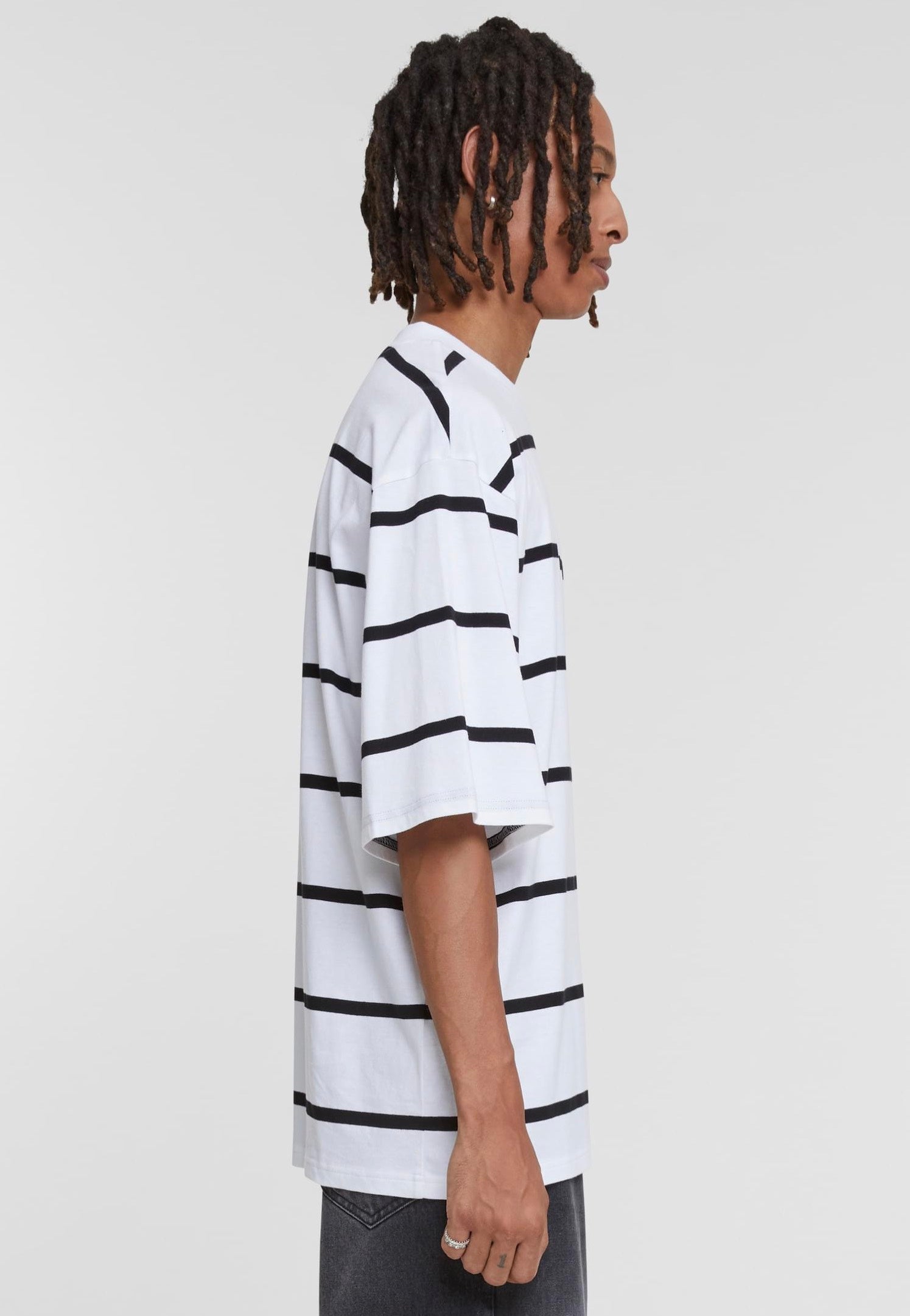 Urban Classics - Oversized Sleeve Modern Stripe White/Black - T-Shirt | Men-Image