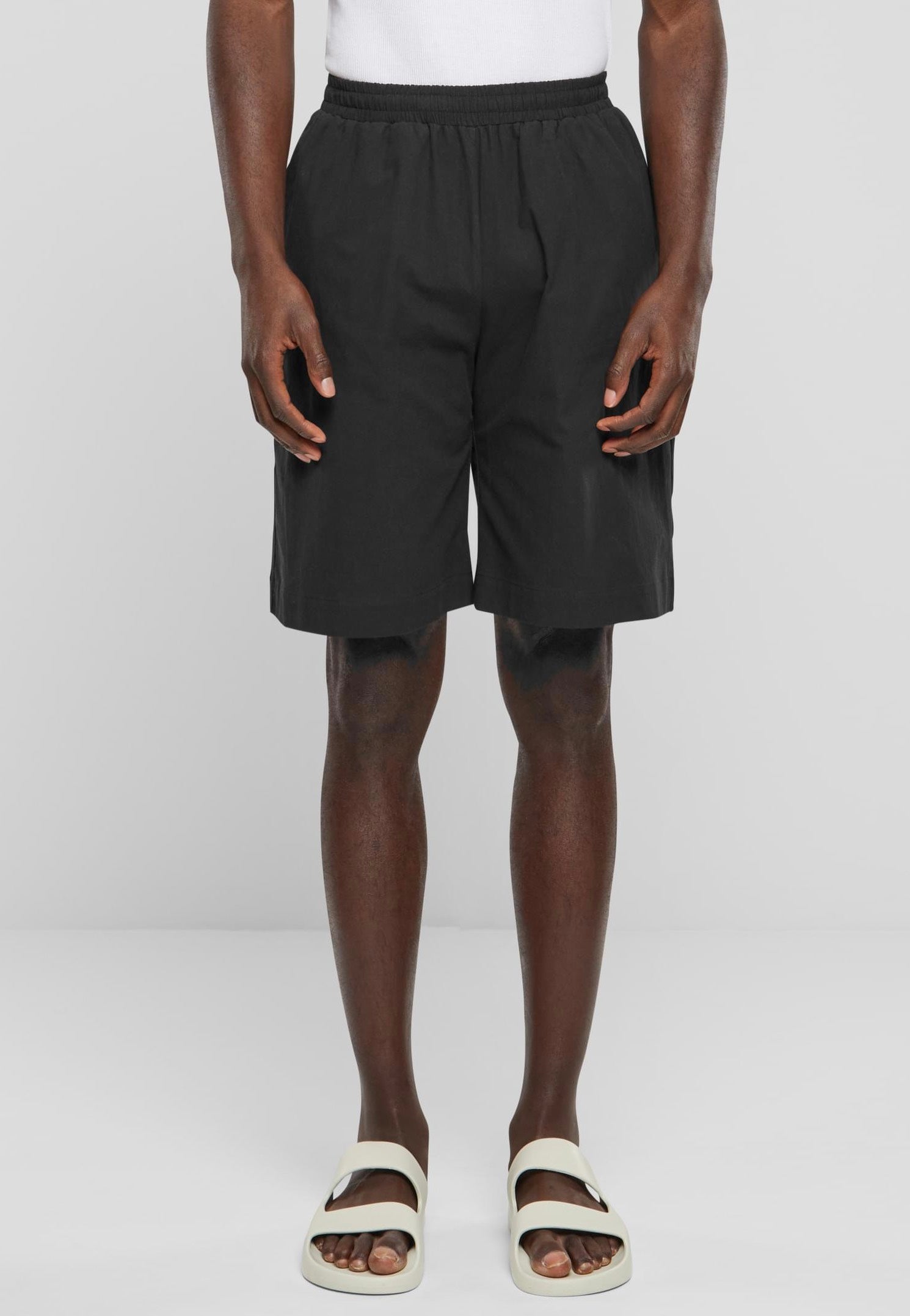 Urban Classics - Wide Crepe Black - Shorts | Men-Image