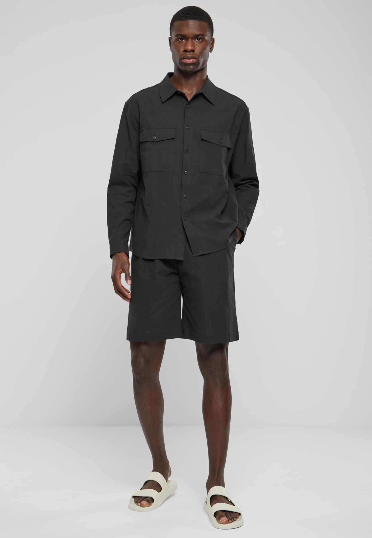 Urban Classics - Wide Crepe Black - Shorts | Men-Image