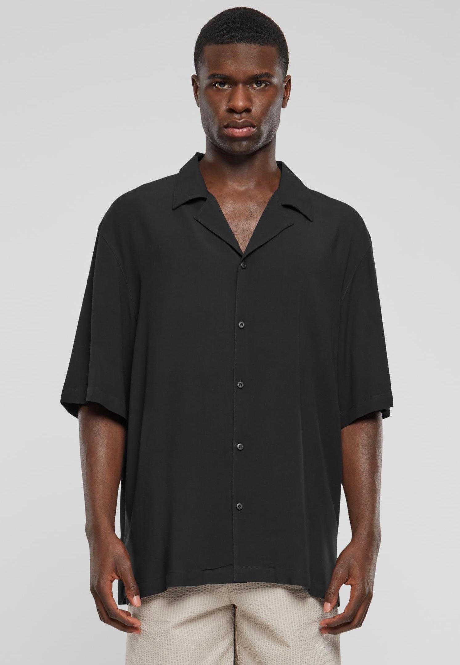 Urban Classics - Loose Viscose Black - Shirt | Men-Image