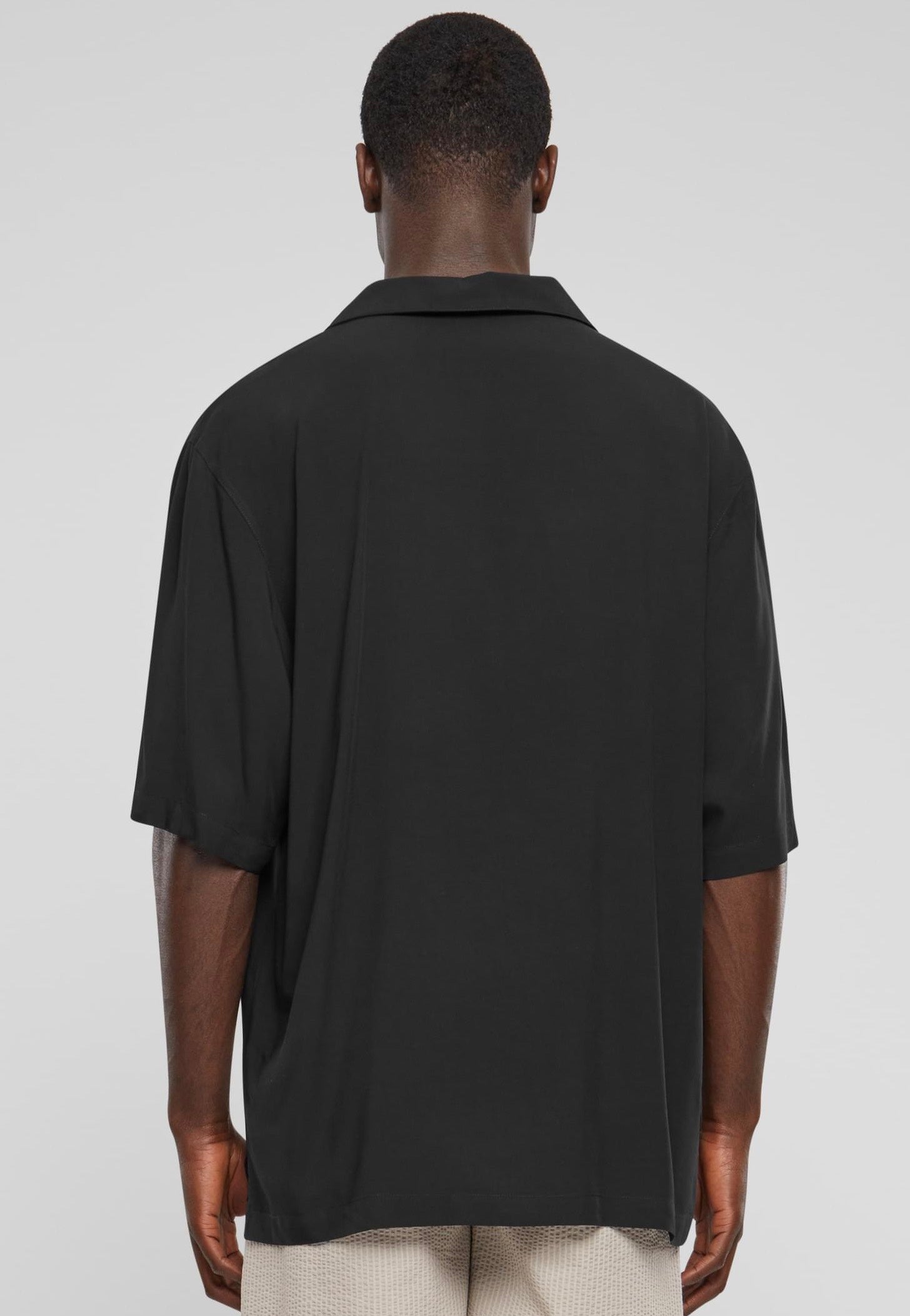 Urban Classics - Loose Viscose Black - Shirt | Men-Image