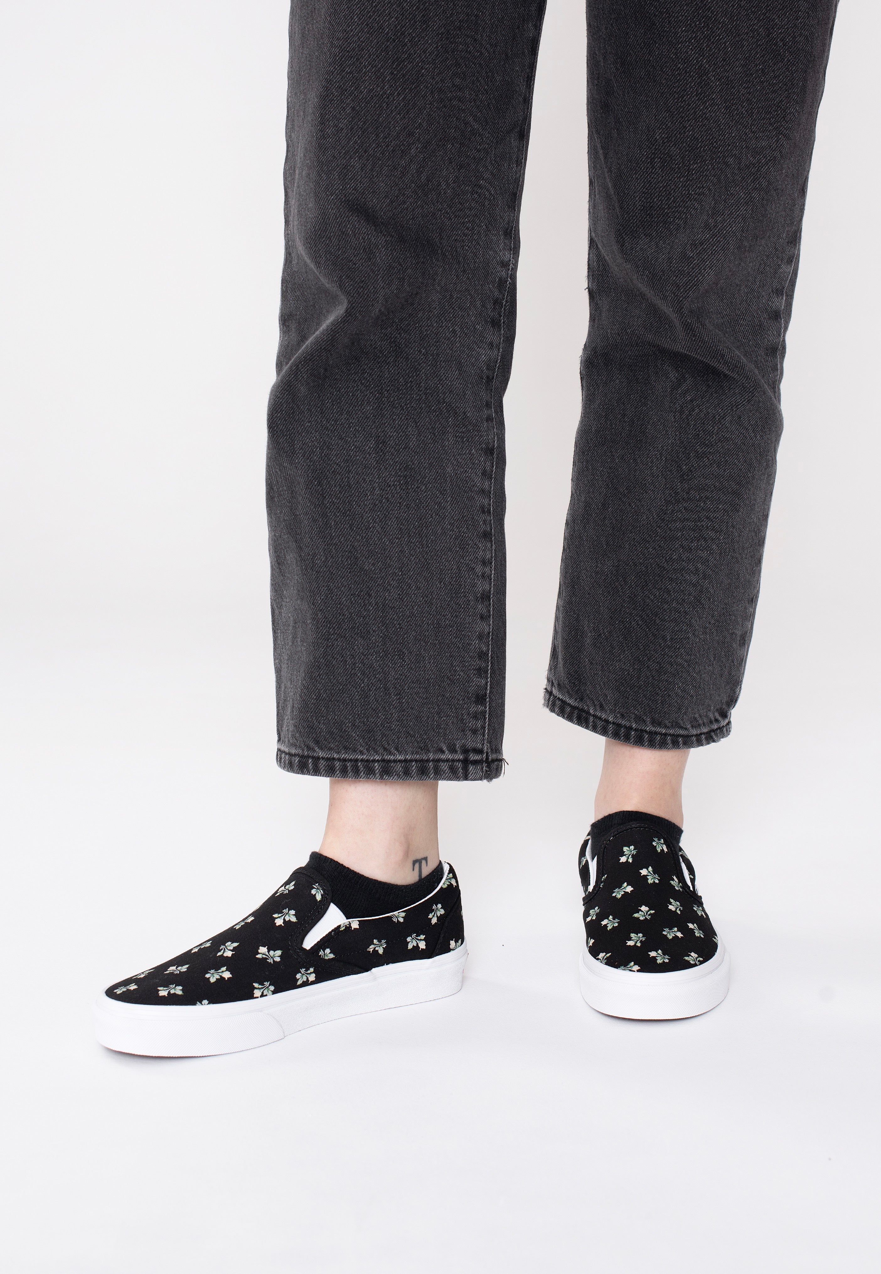 Vans - Classic Slip-On Floral Black - Girl Shoes | Women-Image