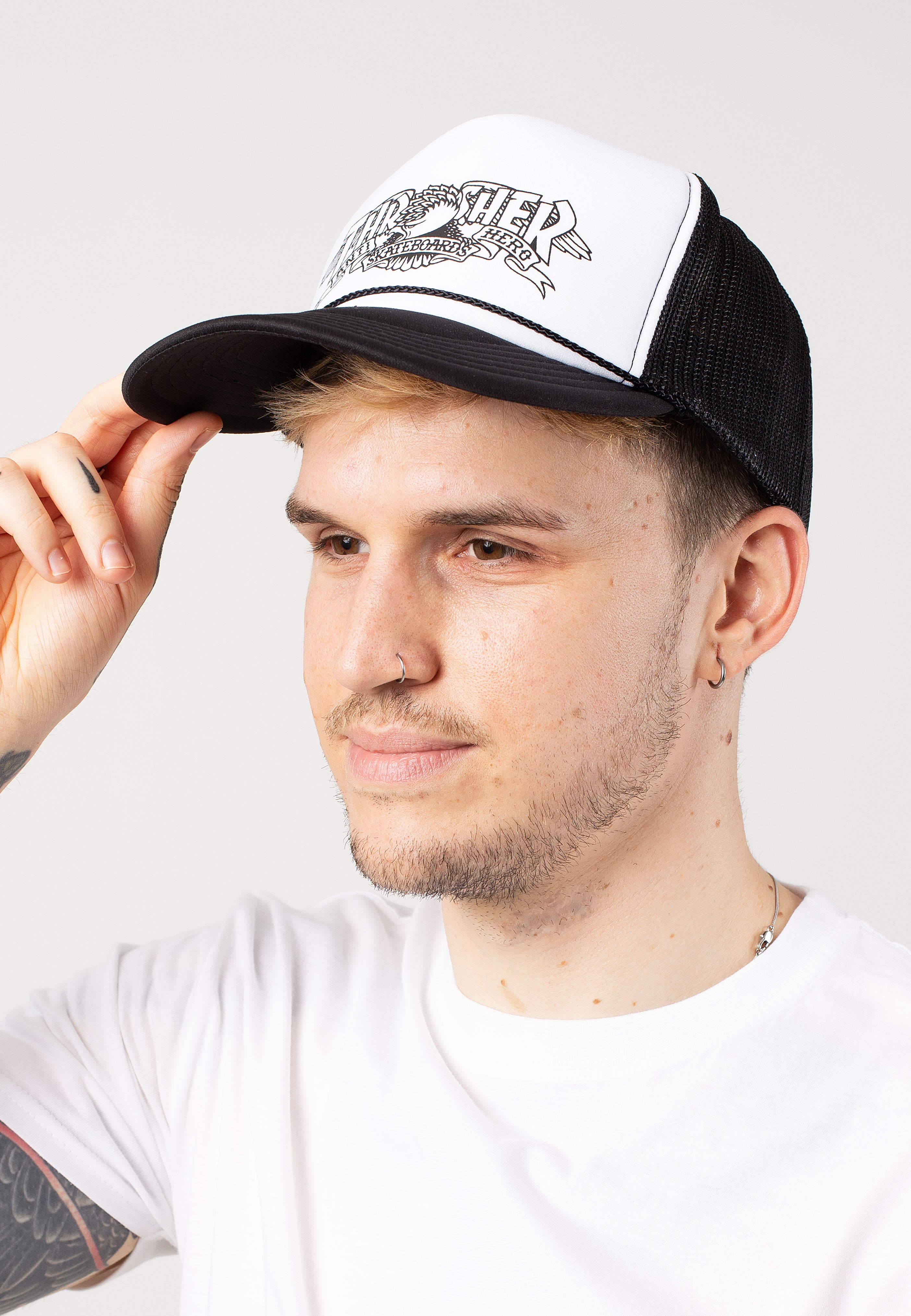 Thrasher x Antihero - Mag Banner White Black - Cap | Men-Image