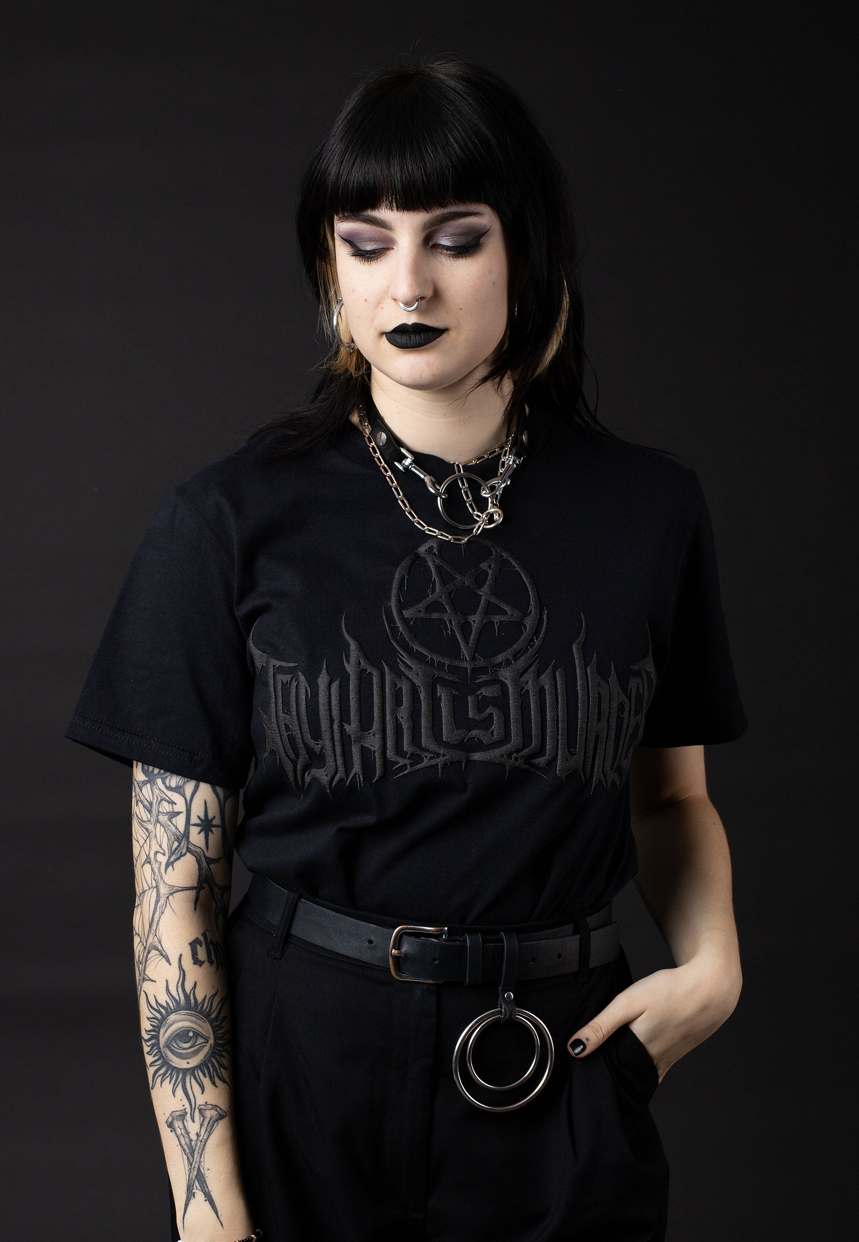 Thy Art Is Murder - Pentagram Logo Limited Black On Black - T-Shirt | Women-Image