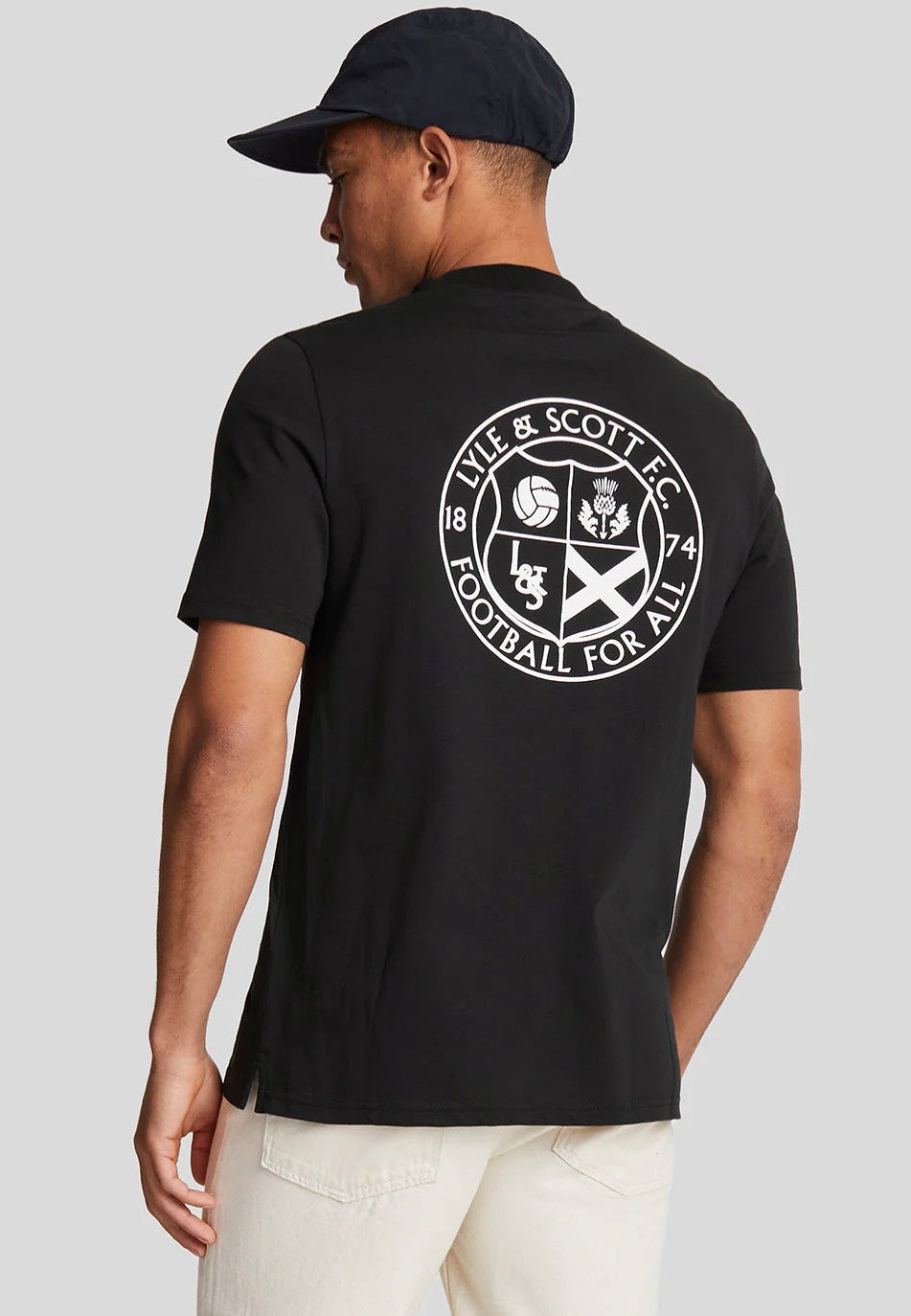 Lyle & Scott - Football For All Graphic Jet Black - T-Shirt | Men-Image