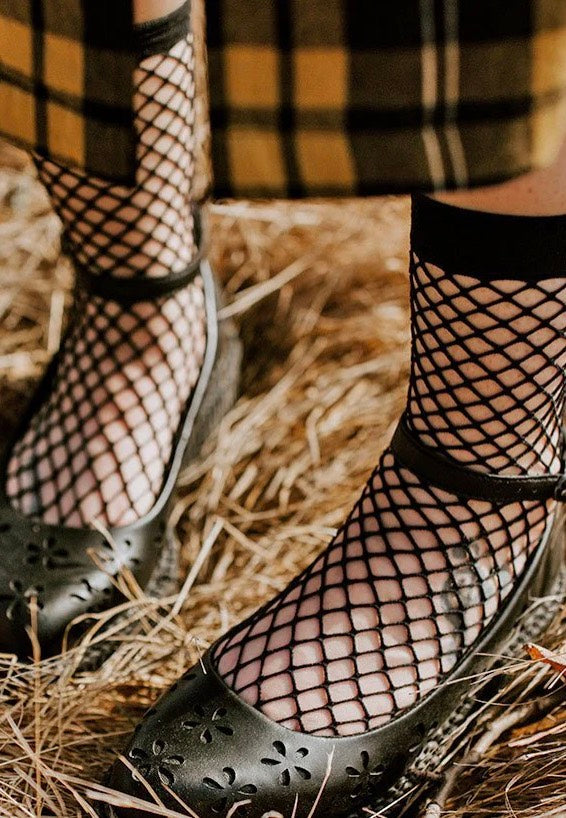 T.U.K. - QTR Top Band Toed Fishnet - Socks | Neutral-Image