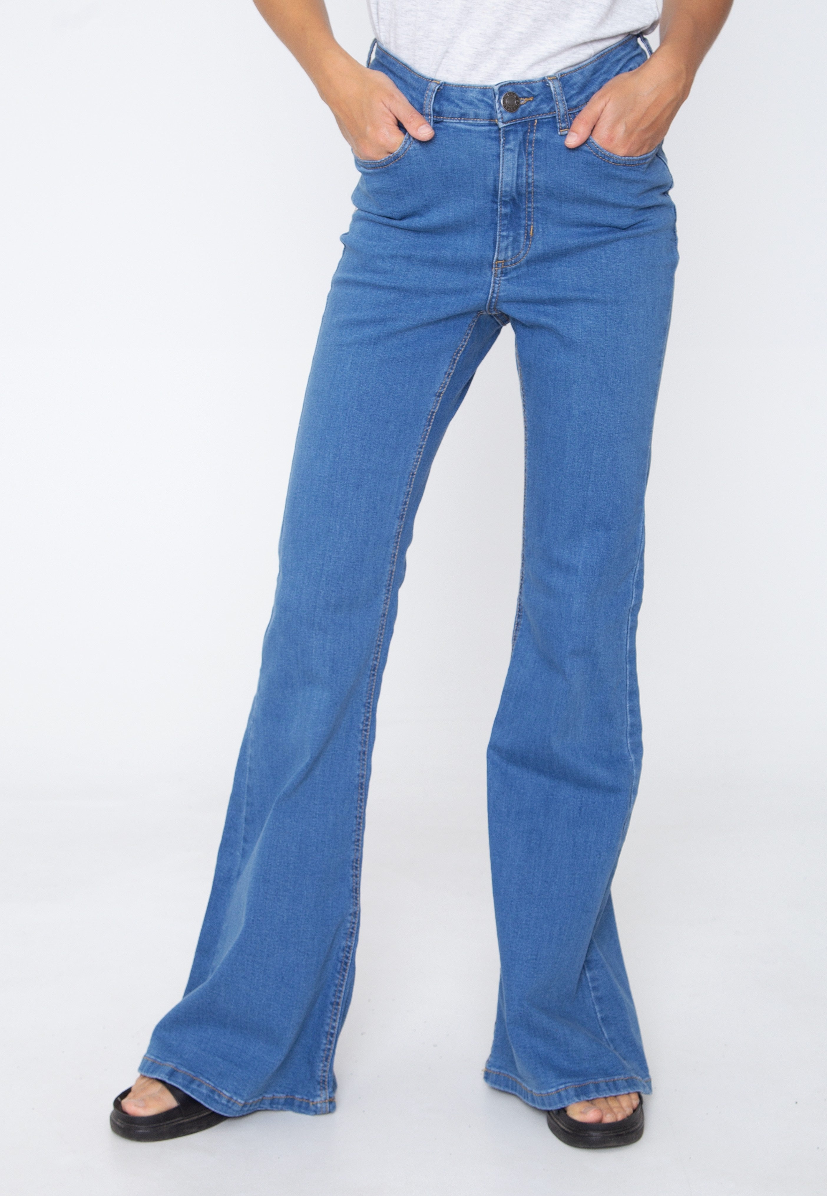 Urban Classics - Ladies Organic High Waist Flared Denim Clearblue Washed - Jeans | Women-Image