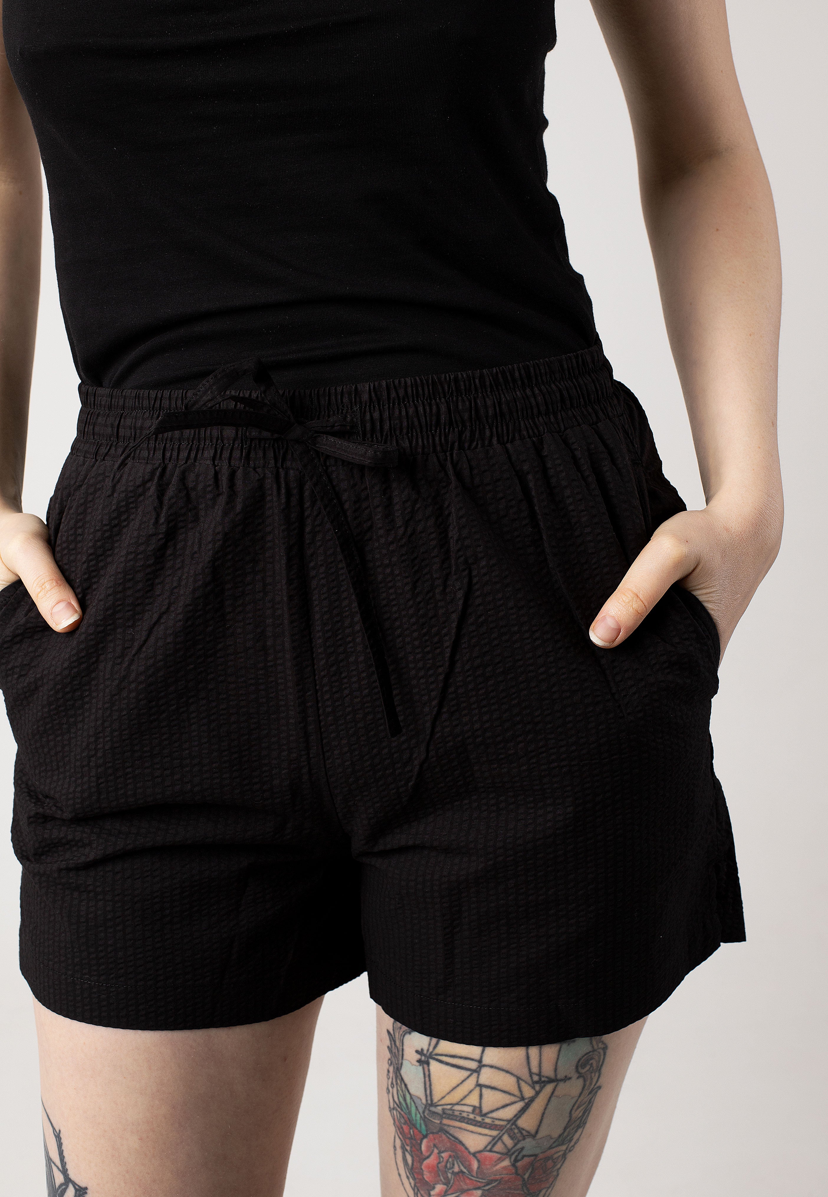 Urban Classics - Ladies Seersucker Black - Shorts | Women-Image