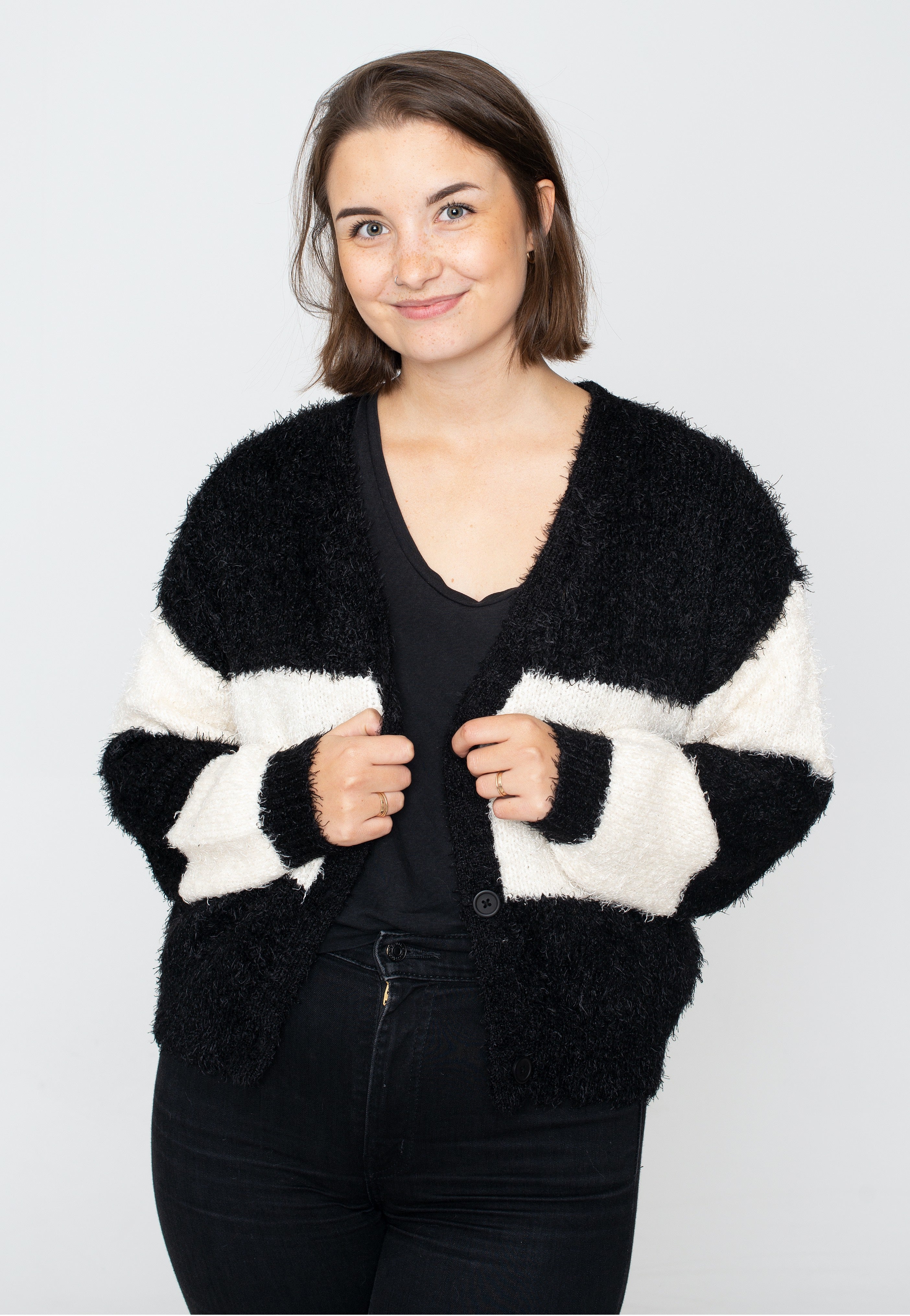 Urban Classics - Ladies Short Oversized Feather Black/Whitesand - Cardigan | Women-Image