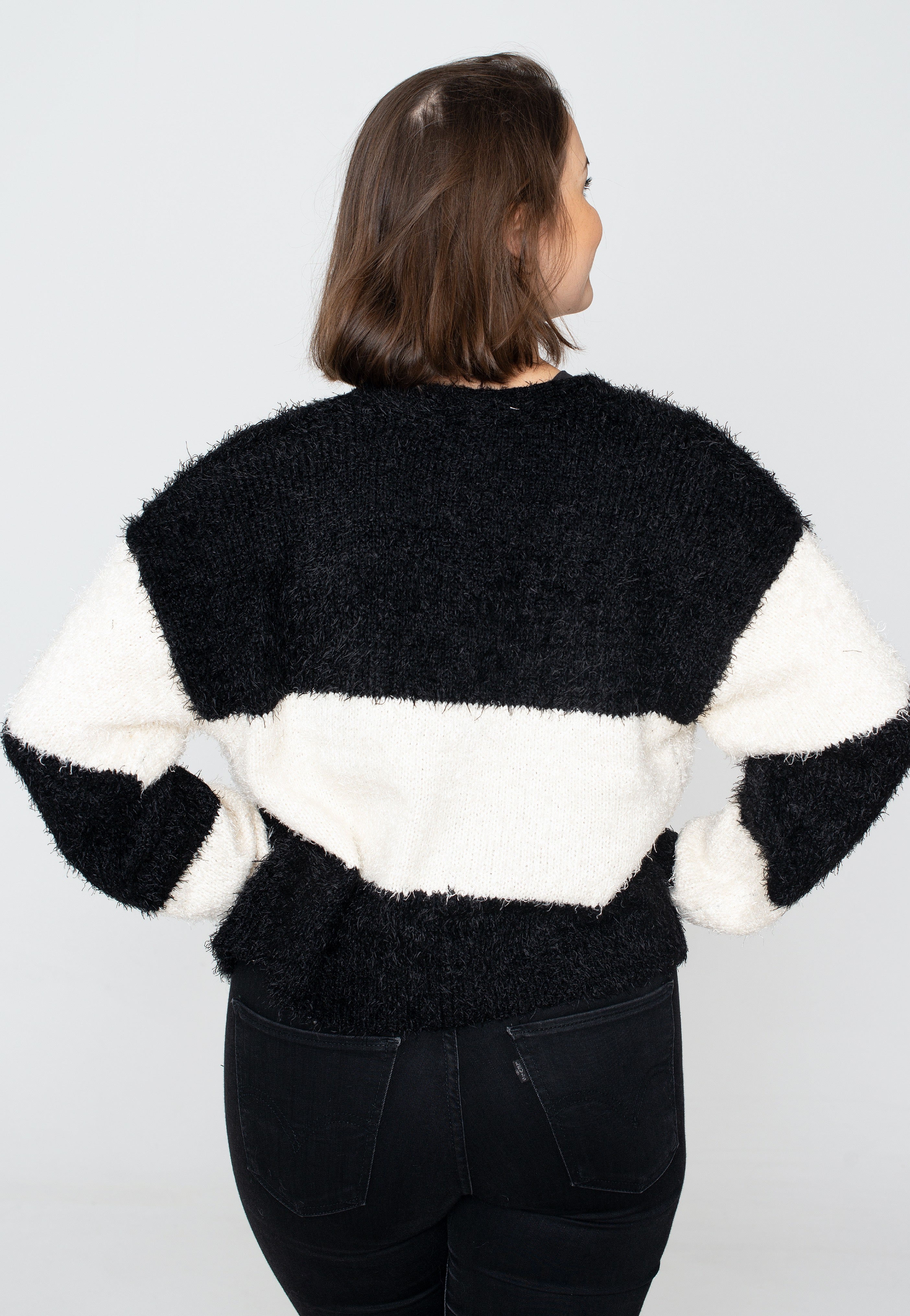 Urban Classics - Ladies Short Oversized Feather Black/Whitesand - Cardigan | Women-Image