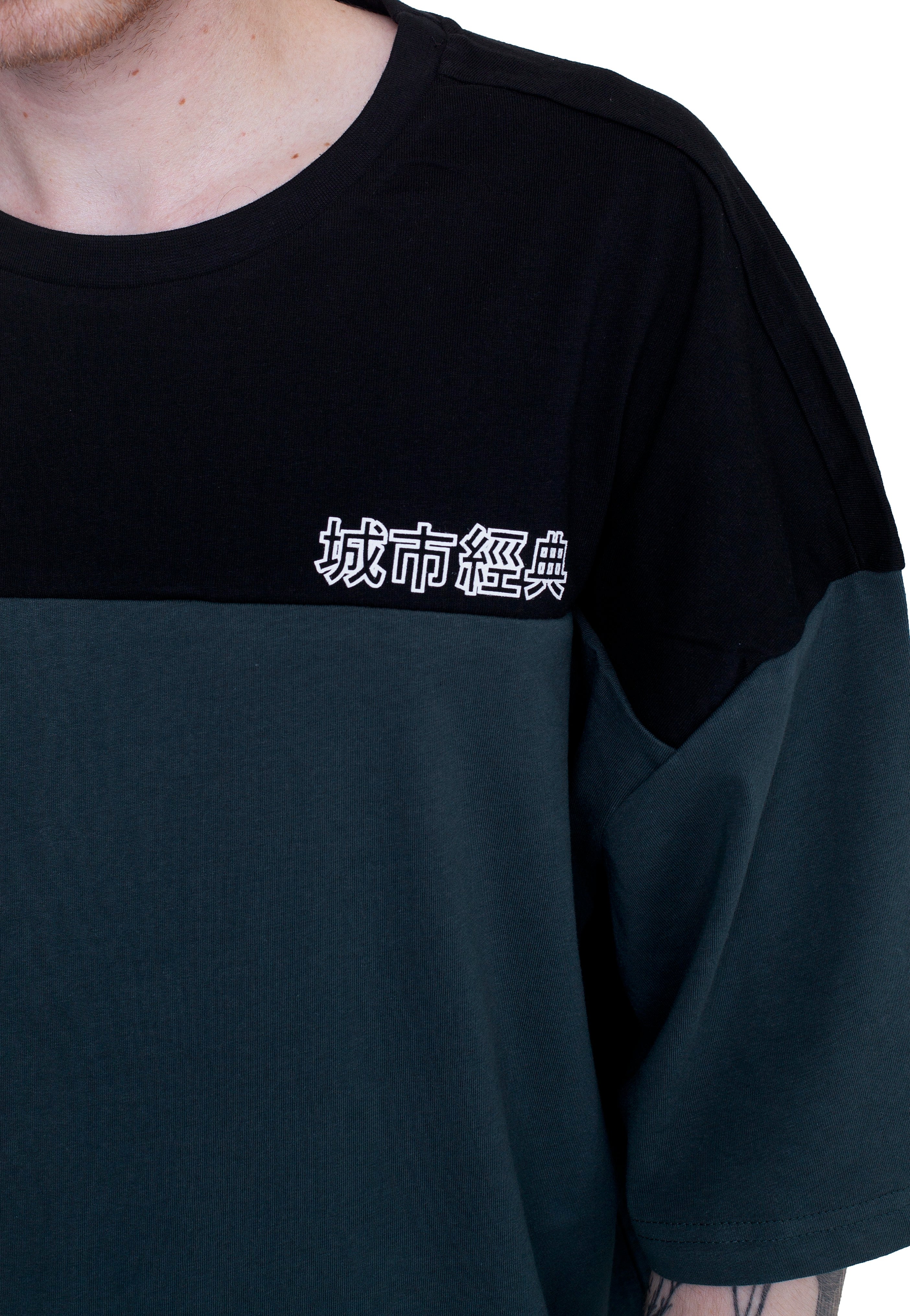 Urban Classics - Oversized Color Block Logo Bottlegreen/Black - T-Shirt | Men-Image