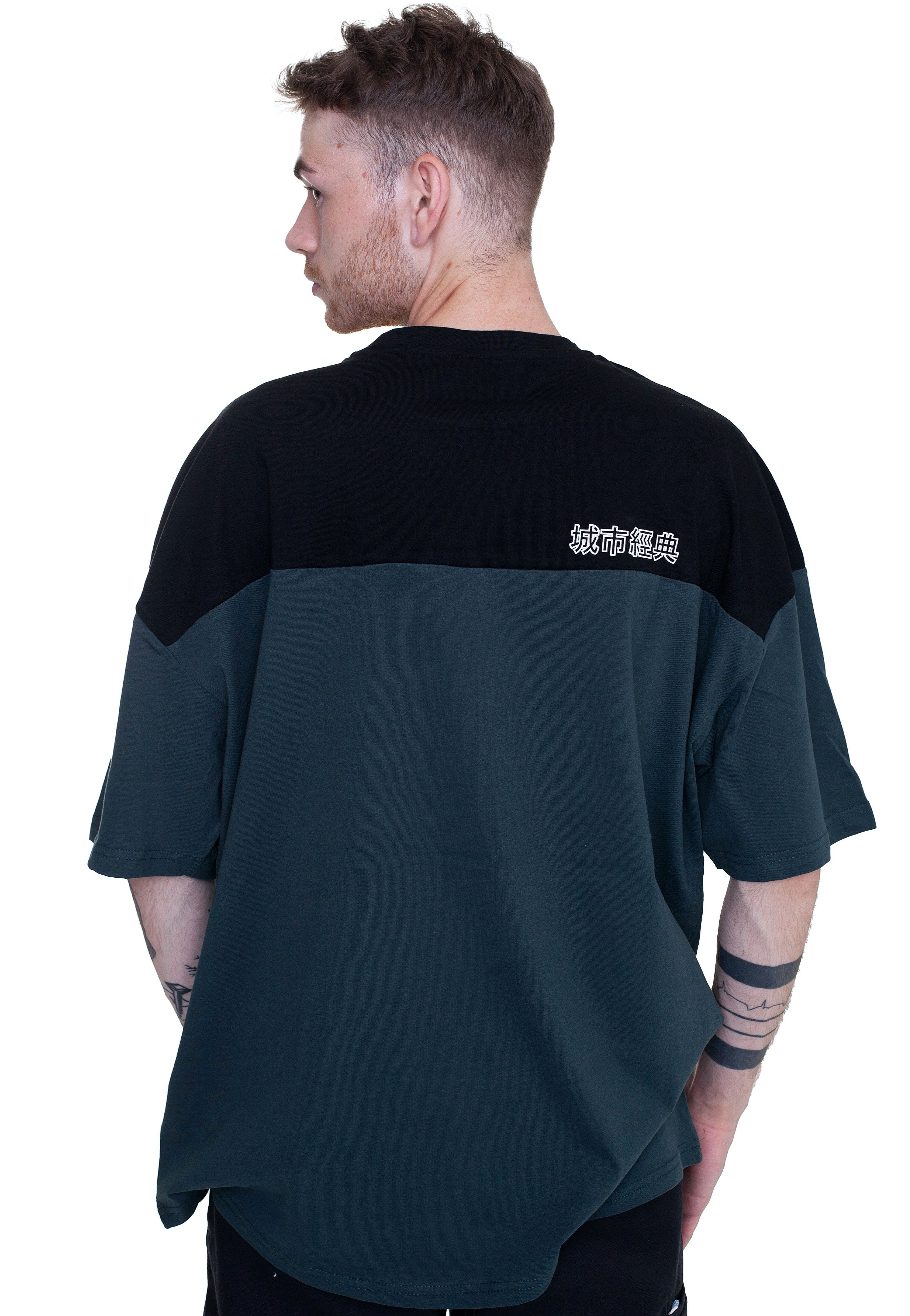 Urban Classics - Oversized Color Block Logo Bottlegreen/Black - T-Shirt | Men-Image