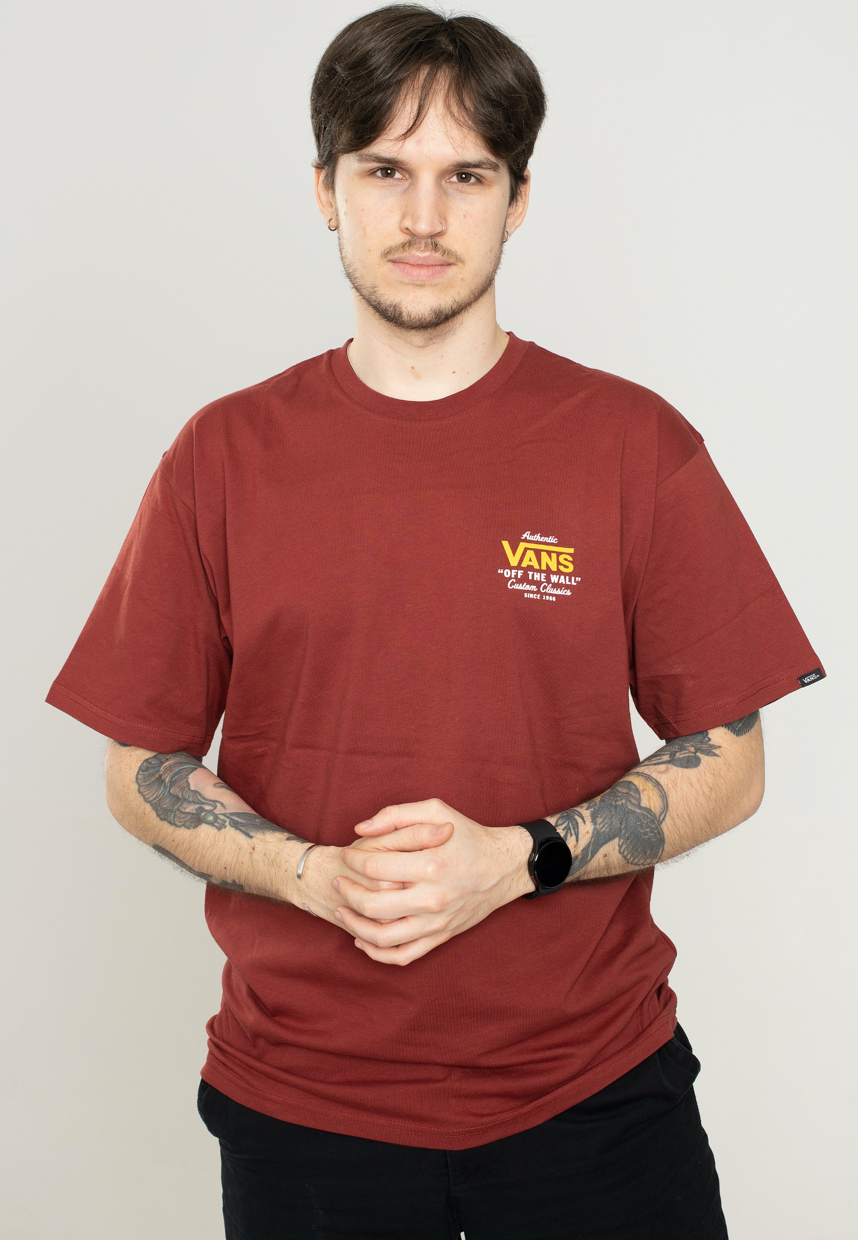 Vans - Holder St Classic Syrah/White/Old Gold - T-Shirt | Men-Image