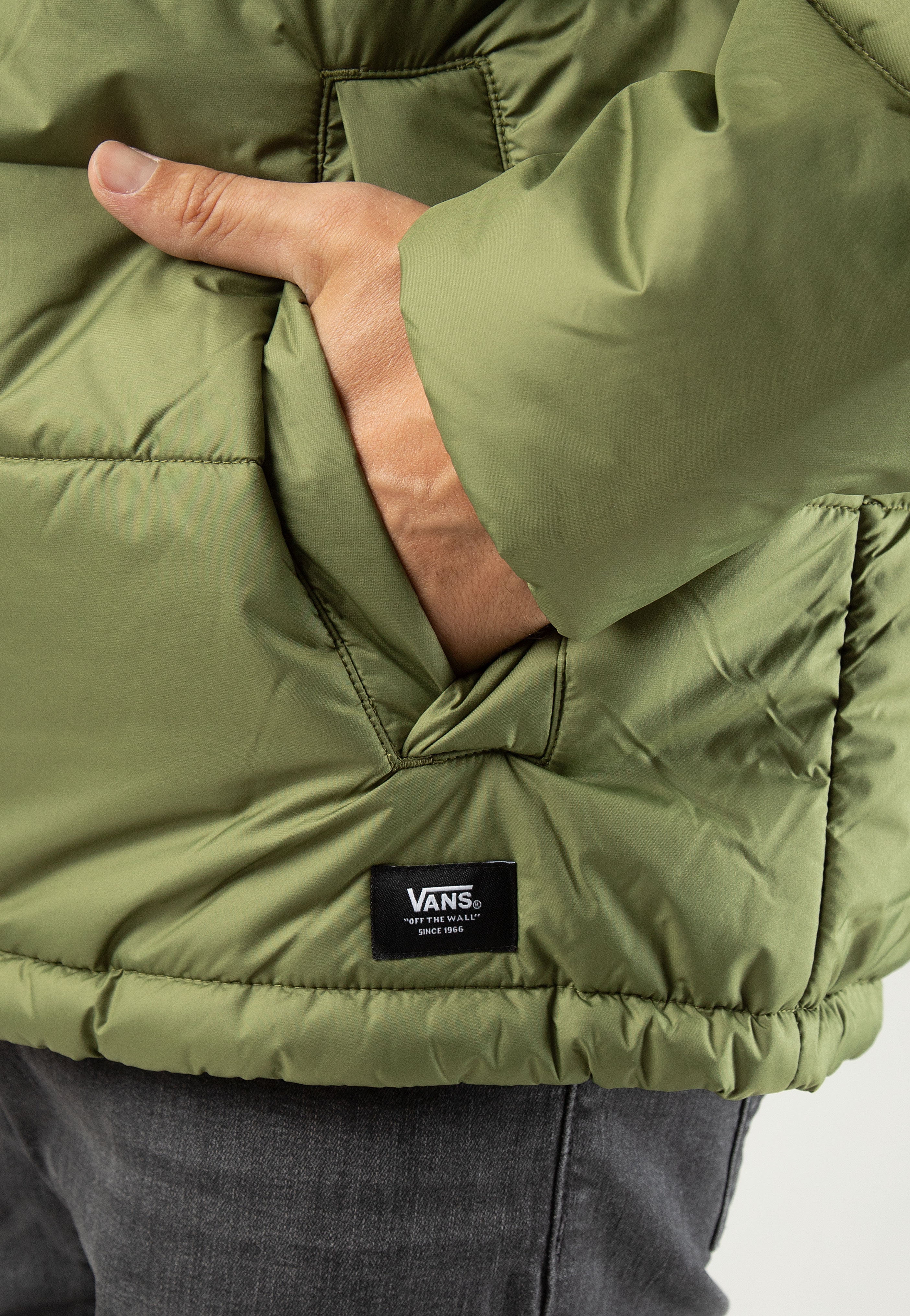 Vans Jonesport III MTE All Weather Green Full Zip Snaps Jacket authentic Puffer. Size M.