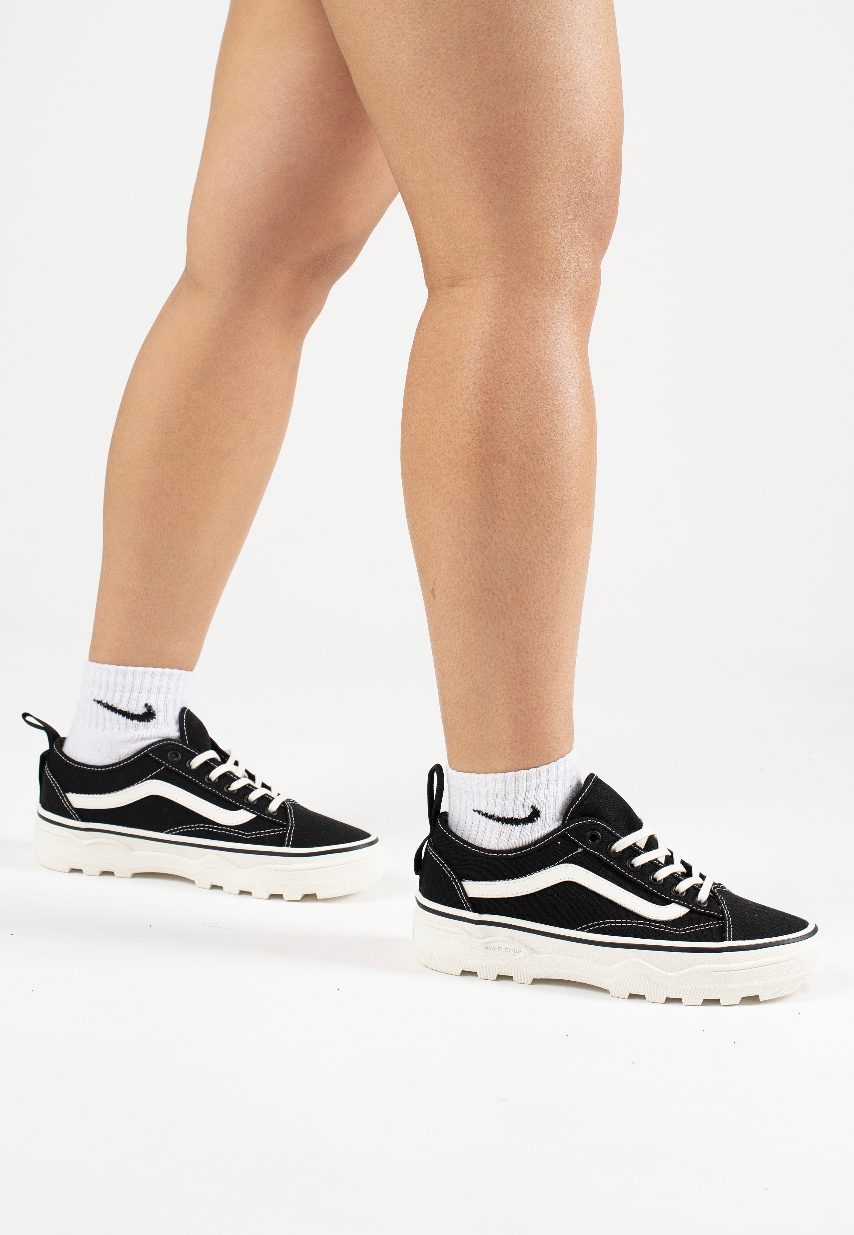 Vans - UA Sentry Old Skool WC (Canvas) Black/Marshmallow - Girl Shoes | Women-Image