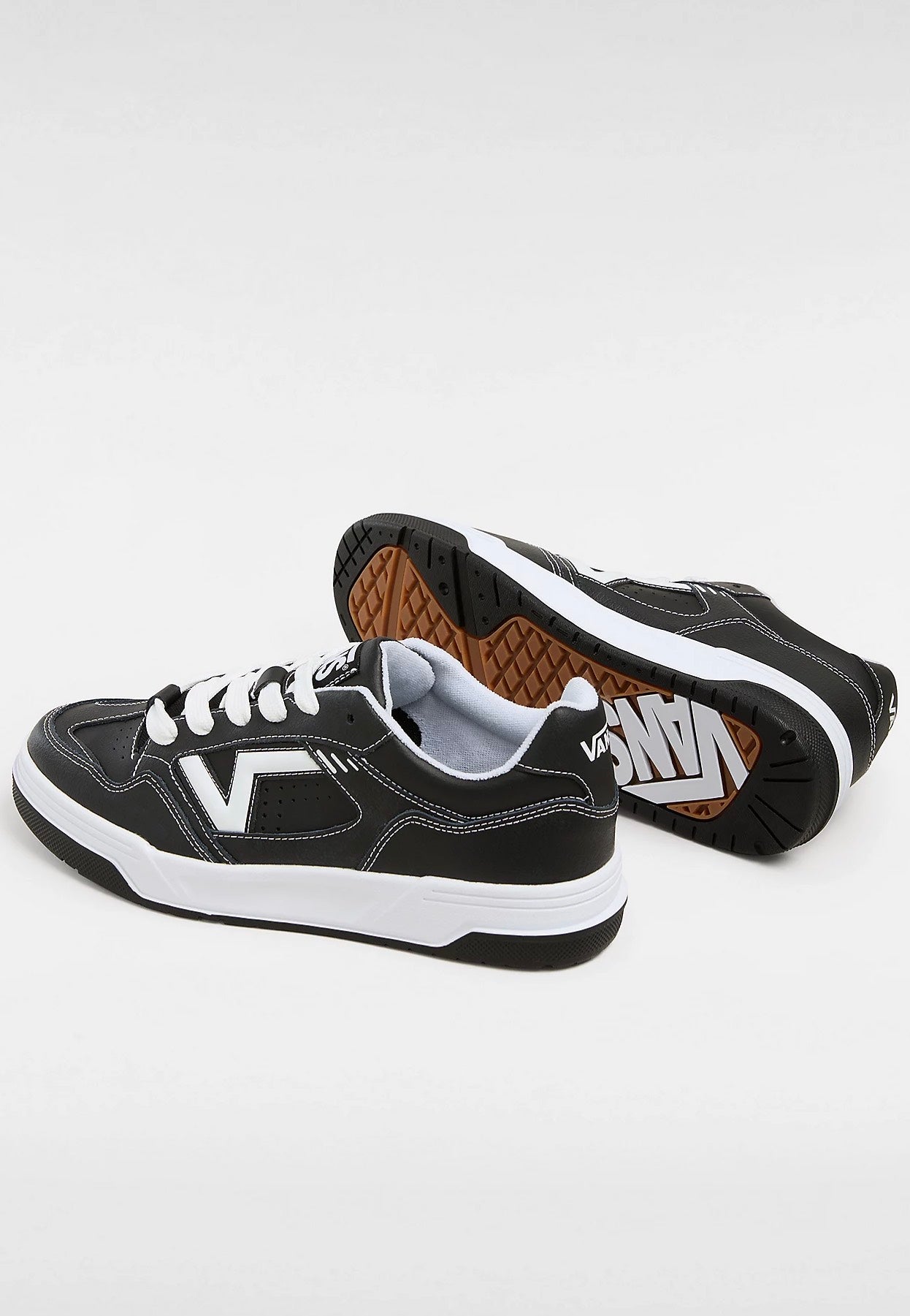 Vans - Upland Black/White - Shoes | Men-Image