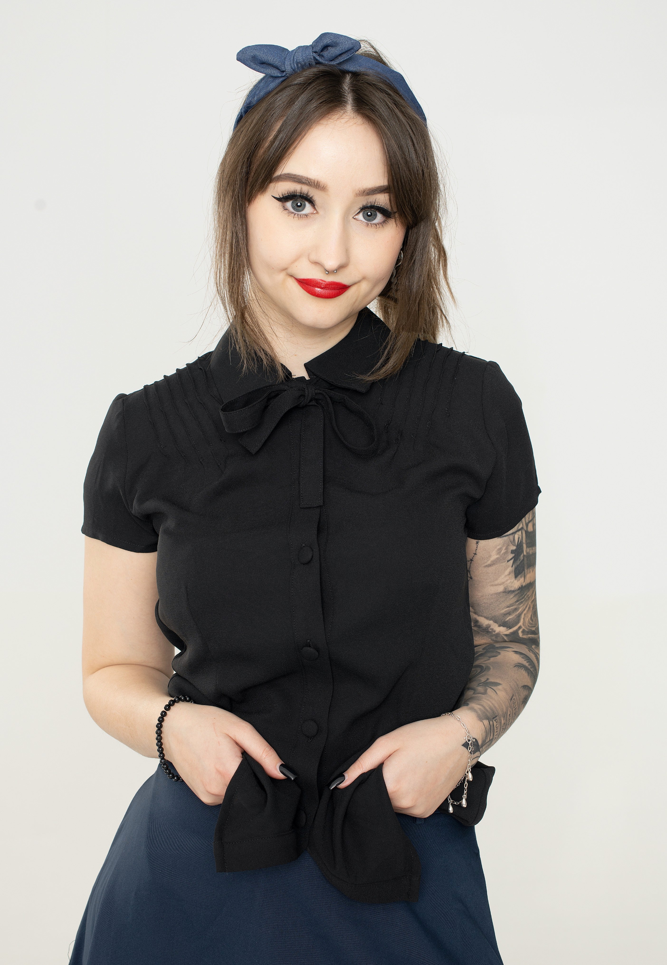 Voodoo Vixen - Pintuck Detail Front Bow Black - Blouse | Women-Image