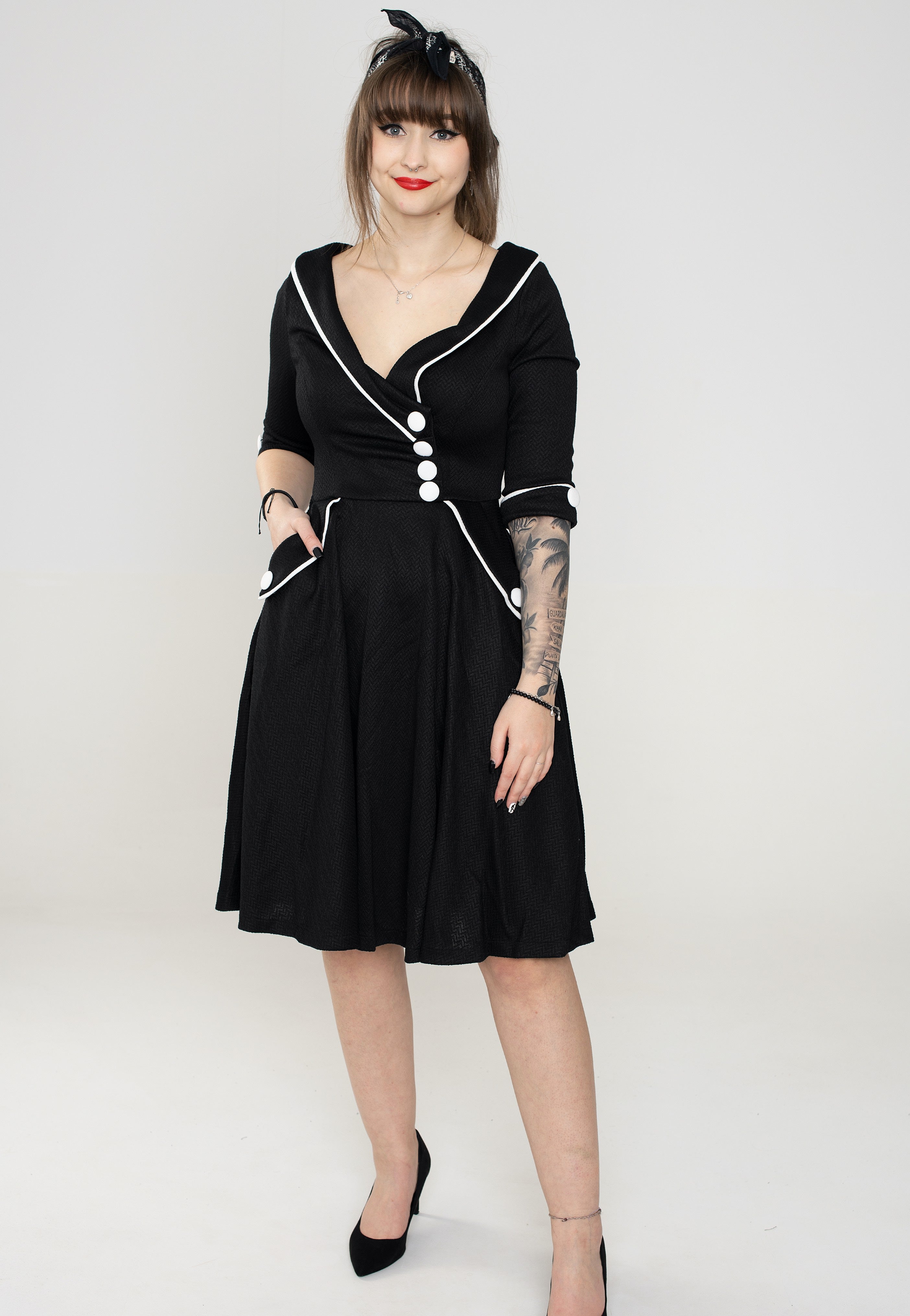 Voodoo Vixen - Marica 1950s Herringbone Wide Collar Black - Dress | Women-Image