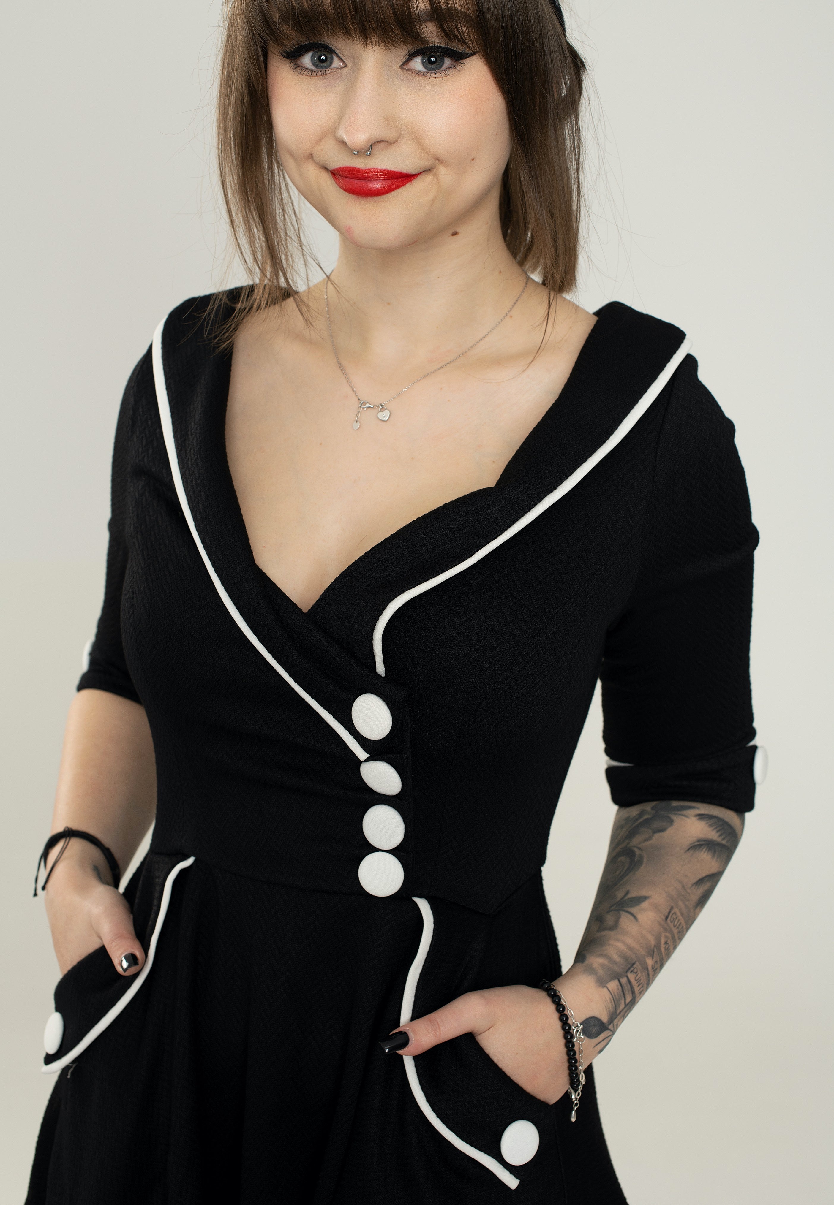 Voodoo Vixen - Marica 1950s Herringbone Wide Collar Black - Dress | Women-Image