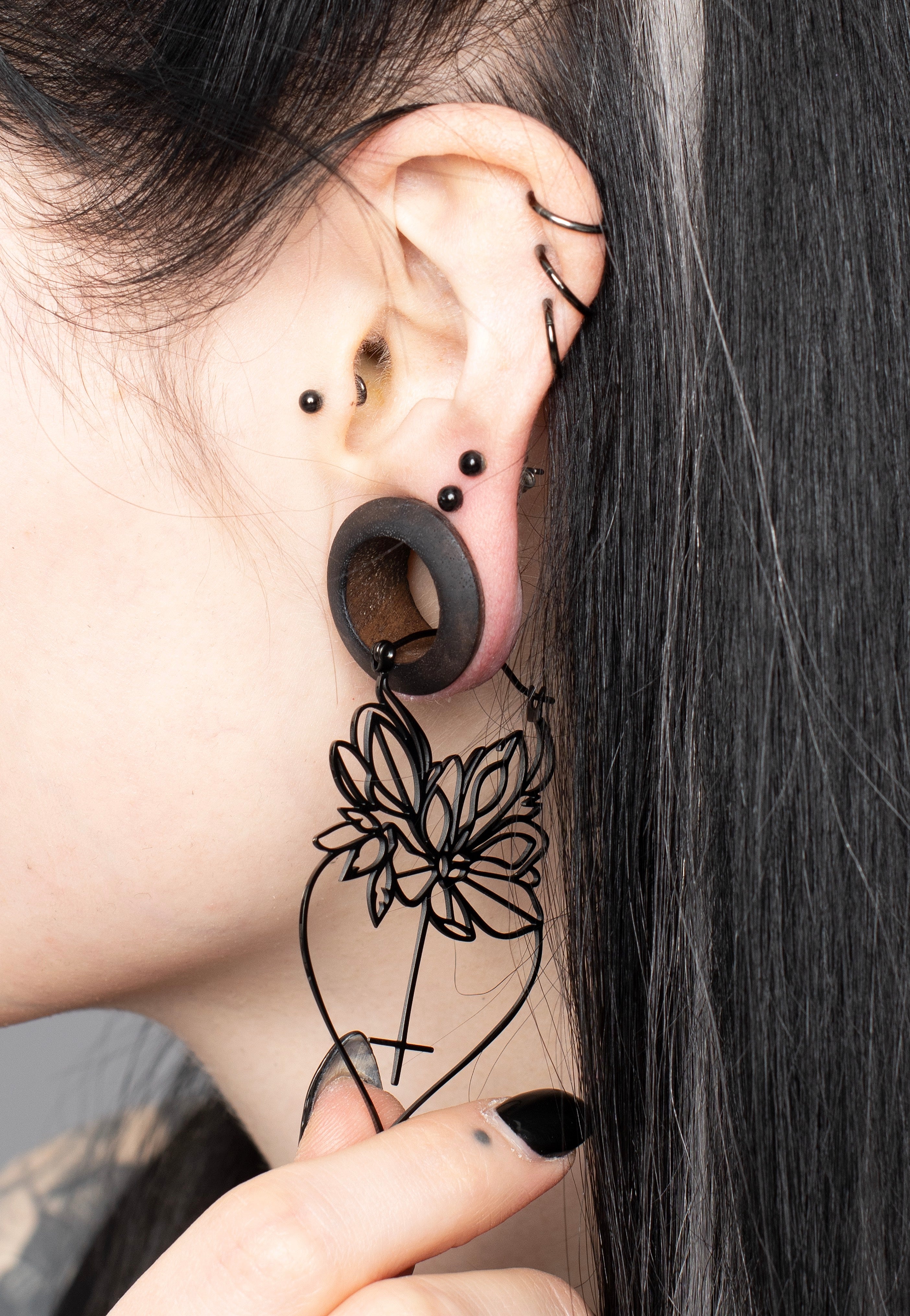 Wildcat - Dahlia Black - Earrings | Neutral-Image