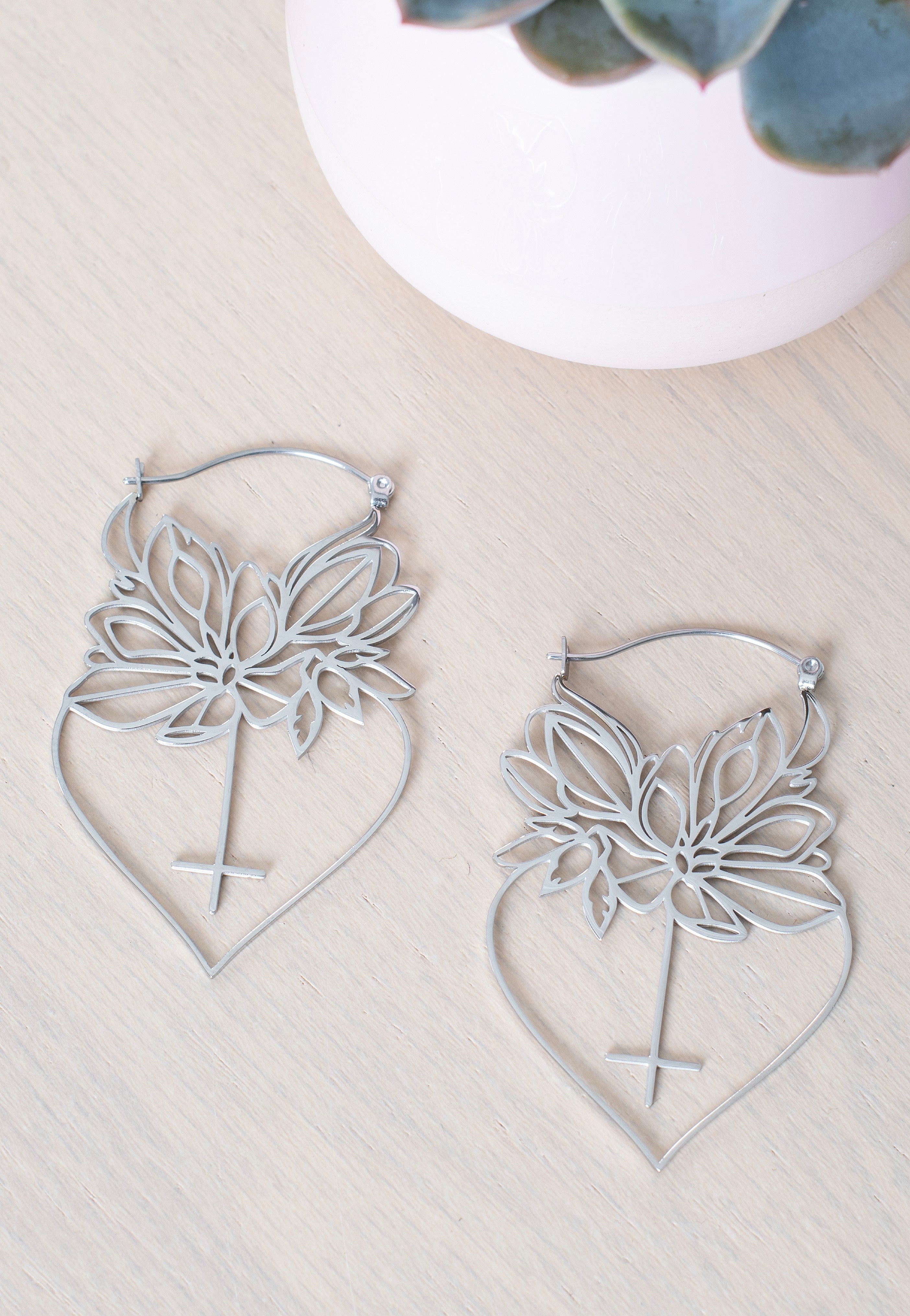 Wildcat - Dahlia Silver - Earrings | Neutral-Image