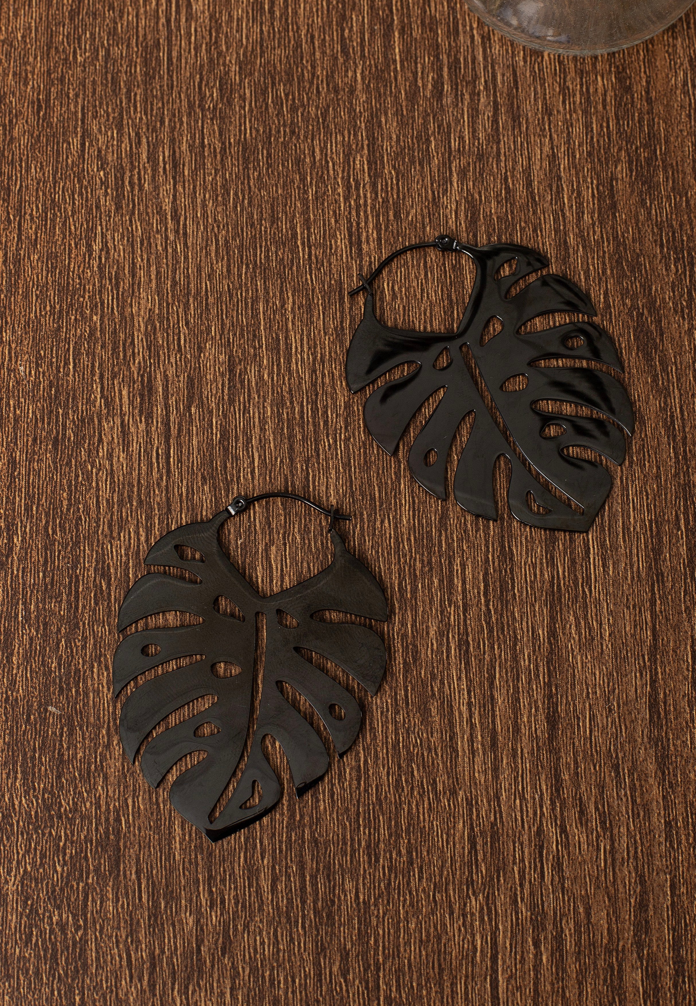 Wildcat - Monstera Leaf - Earrings | Neutral-Image